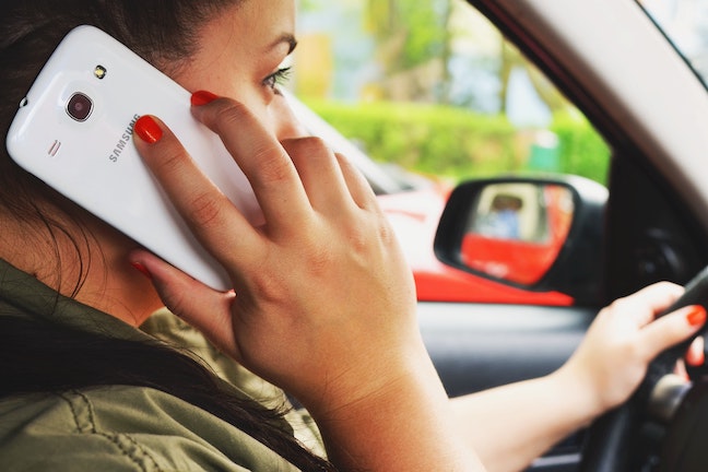 Cell phone use while driving banned in New York Laws